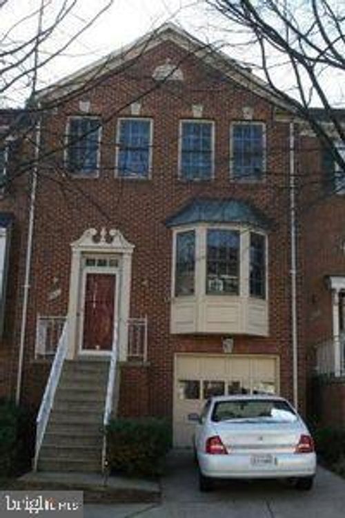 8041 Trevor Pl, Vienna, VA, 22182-4032 | Card Image