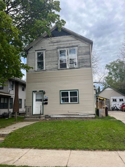 1223 S 8th St, Manitowoc, WI, 54220 | Card Image
