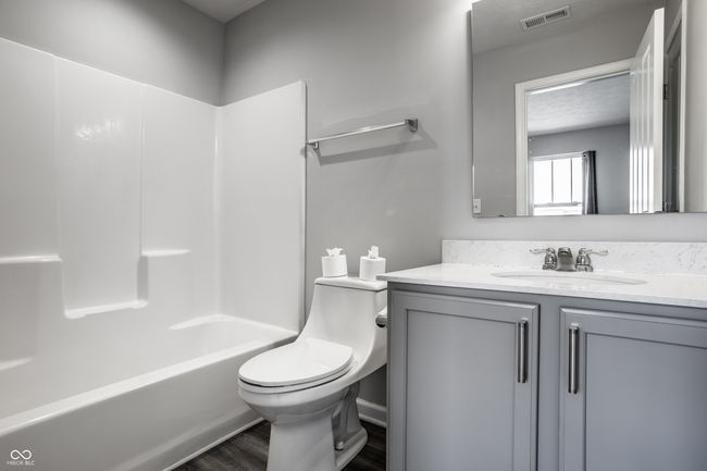 Second Bedroom's Ensuite Bath | Image 30