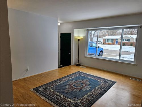 22023 W Brandon St, Farmington Hills, MI, 48336-3832 | Card Image