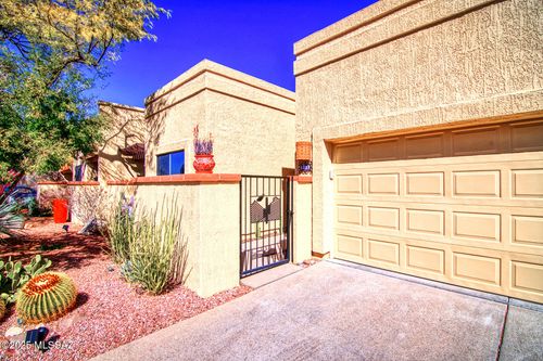 1223 E Camino Diestro, Oro Valley, AZ, 85704-7926 | Card Image