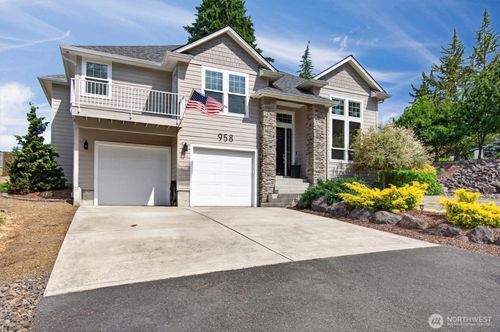 958 Cascade Dr, Longview, WA, 98632-5618 | Card Image