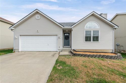 435 Queen Ridge Ave, Independence, MO, 64056-1594 | Card Image
