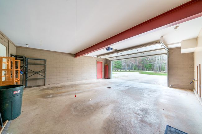 30. Garage 1-2 | Image 27