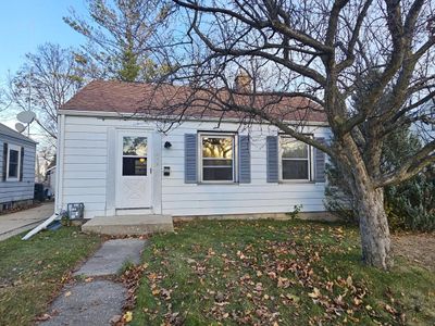 619 S Indiana Avenue, House other with 2 bedrooms, 1 bathrooms and null parking in West Bend WI | Image 1