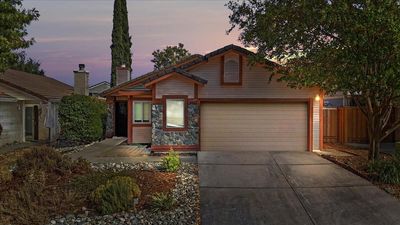 8632 Sycamore Glen Way, House other with 3 bedrooms, 2 bathrooms and null parking in Antelope CA | Image 2