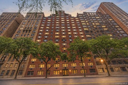 3a-315 E 72nd St, New York, NY, 10021-5183 | Card Image