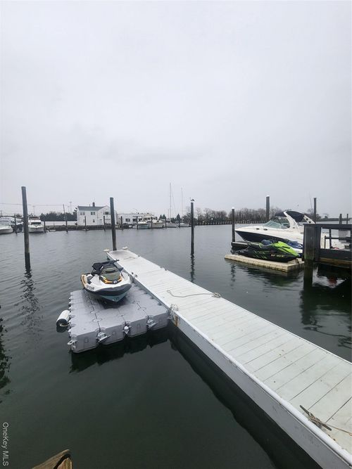 377 Woodcleft Ave, Freeport, NY, 11520-6339 | Card Image
