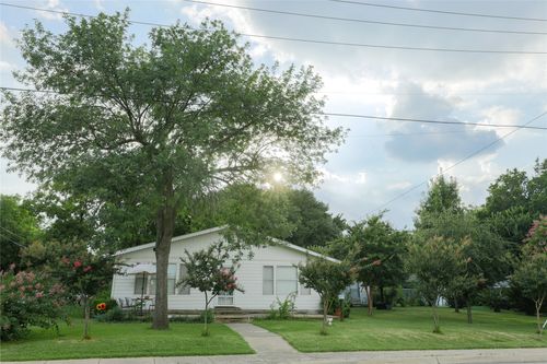 422 Smith St, Grapevine, TX, 76051-5445 | Card Image