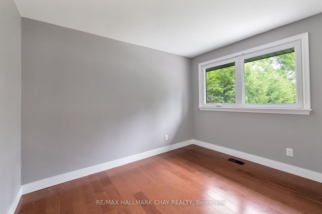 39 Eugenia St, House other with 5 bedrooms, 2 bathrooms and 4 parking in Barrie ON | Image 30