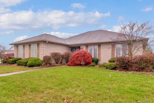 43939 Manitou Dr, Clinton Township, MI, 48038-4425 | Card Image