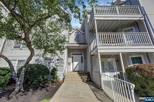 15 Crystal Ln, Paterson, NJ, 07501-3371 | Card Image