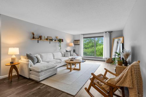 308-1304 W Medicine Lake Dr, Plymouth, MN, 55441-4853 | Card Image