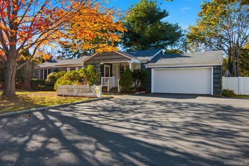 70 Southern Blvd, East Patchogue, NY, 11772-5811 | Card Image