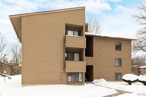 32 Watertree Dr, East Syracuse, NY, 13057-1905 | Card Image