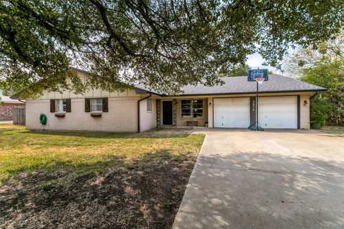 5474 Valley Dr, Fort Worth, TX, 76140-9504 | Card Image