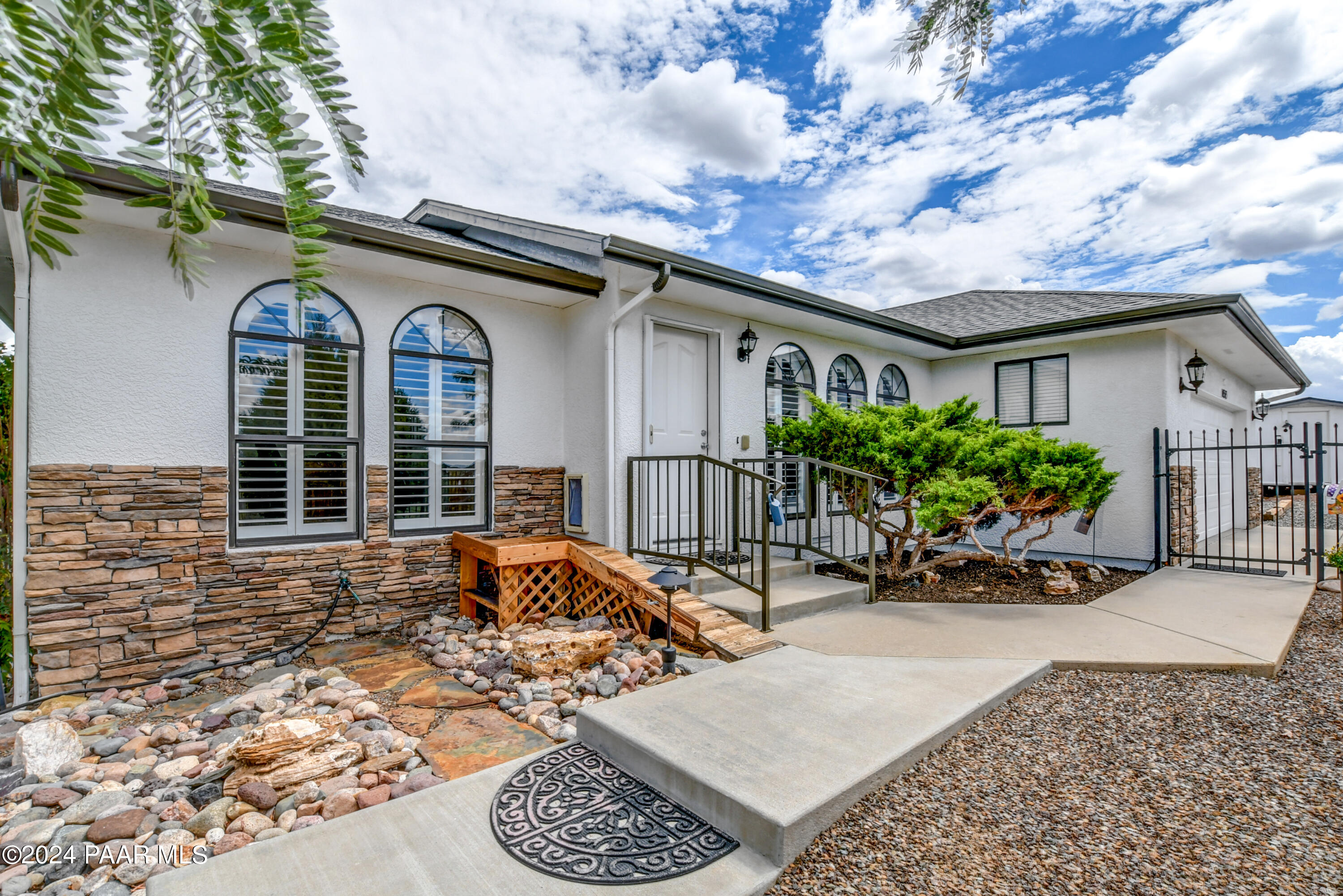 White Dr, Dewey, AZ 86327