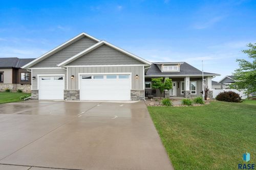 6601 E 33rd St Street, Sioux Falls, SD, 57110 | Card Image