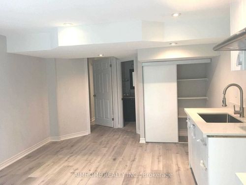 lower-71 Dewpoint Rd, Thornhill, ON, L4J9E1 | Card Image