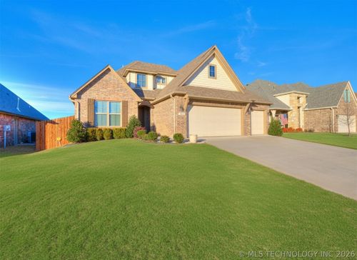 703 126th St, Jenks, OK, 74037-5211 | Card Image