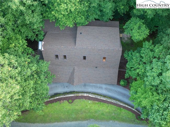 170 Mountain Laurel Ln, House other with 2 bedrooms, 4 bathrooms and null parking in Blowing Rock NC | Image 43