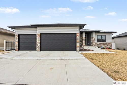 7641 Kallum Dr, Lincoln, NE, 68516-4380 | Card Image