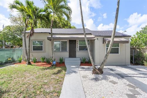 1810 Nw 47th St, MIAMI, FL, 33142-4045 | Card Image