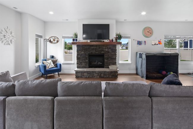 Spacious living room for large furniture. | Image 22
