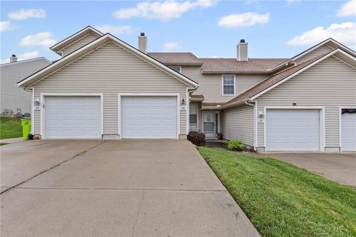130 Brentwood Dr, Belton, MO, 64012-3271 | Card Image