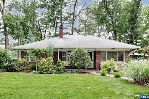 466 Mountain Ave, Township Of Washington, NJ, 07676-4426 | Card Image