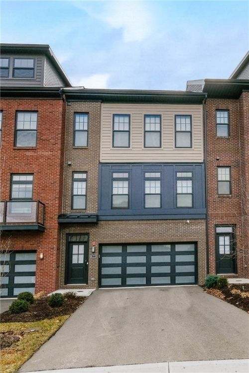 425 Magnolia Dr, Venetia, PA, 15367-1712 | Card Image