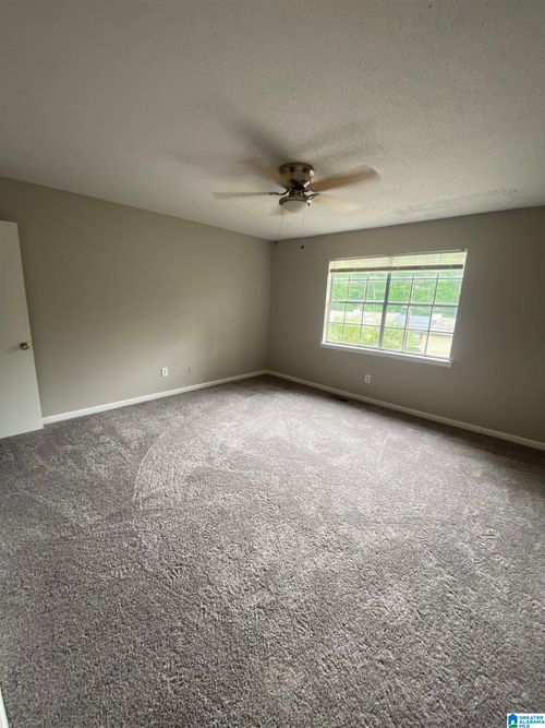 4926 Fulmar Dr, IRONDALE, AL, 35210-3326 | Card Image