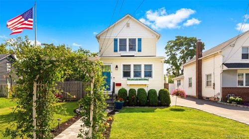 27 Wood Ave, Patchogue, NY, 11772-2829 | Card Image