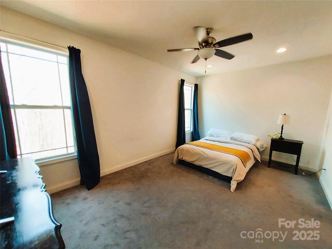 Primary Bedroom | Image 11