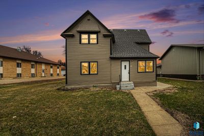 205 Dakota St, House other with 5 bedrooms, 1 bathrooms and null parking in Alcester SD | Image 2