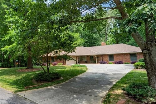 5 Windsor Cir, Thomasville, NC, 27360-9200 | Card Image