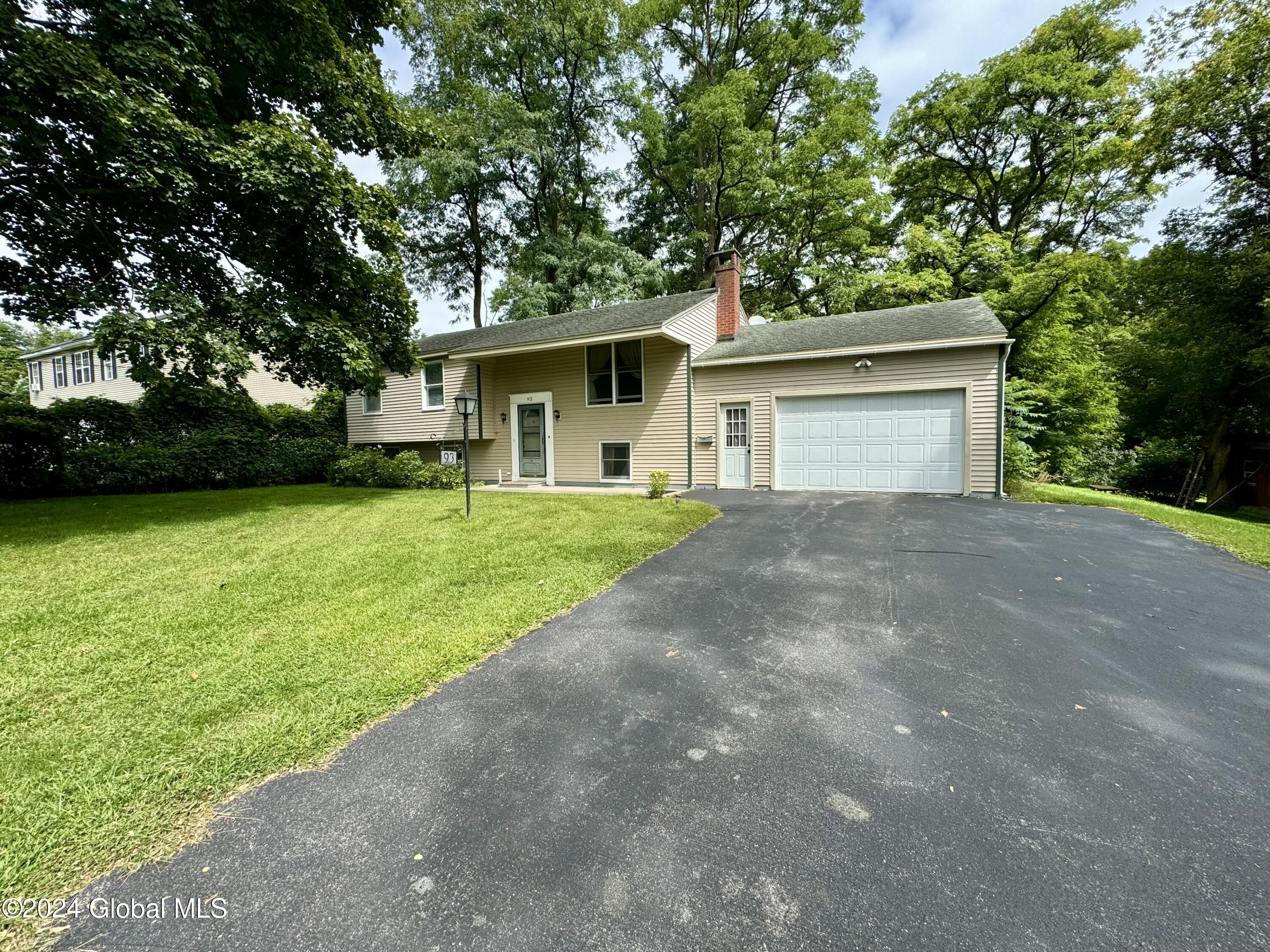 Hewitt St, Amsterdam, NY 12010