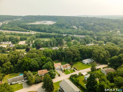 32 Cedar Ln, Uncasville, CT, 06382-1202 | Card Image