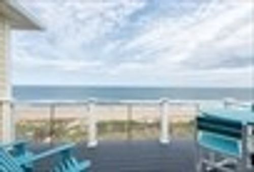 97 Atlantic Ave, Salisbury, MA, 01952-2812 | Card Image