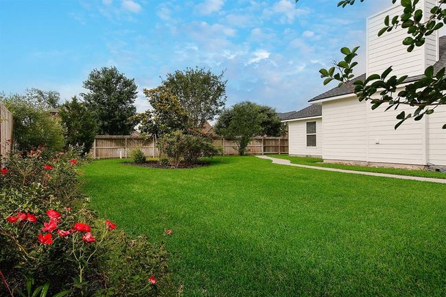 Lush landscaping | Image 29
