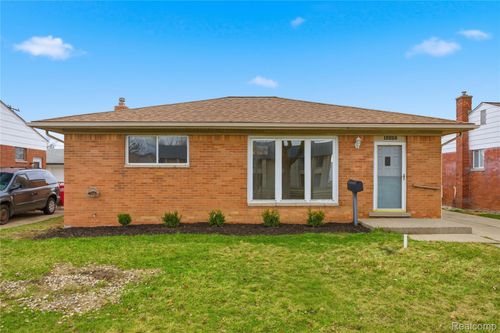 15225 Common Rd, Roseville, MI, 48066-1809 | Card Image