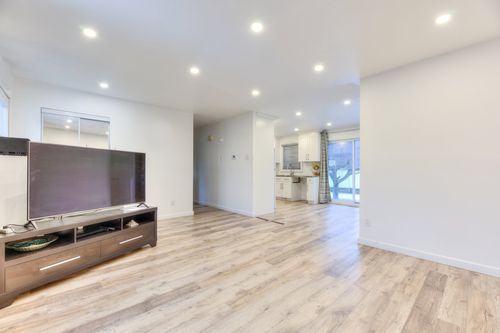 1784 Av F.-X.-Garneau, Laval, QC, H7S2B1 | Card Image