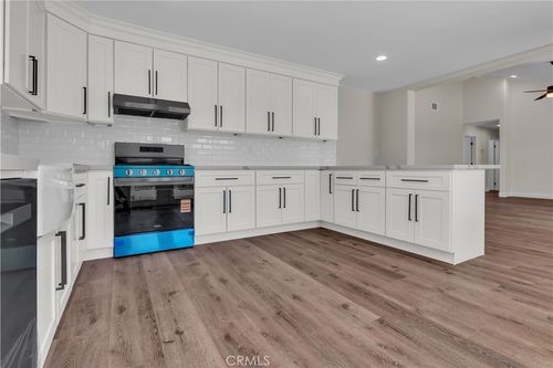 12524 Chanute St, Pacoima, CA, 91331-2037 | Card Image