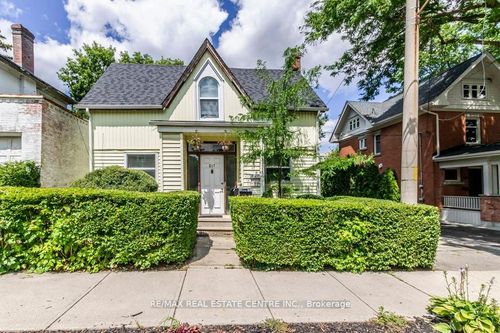 215-217 Queen St, Milton, ON, L9T1K3 | Card Image