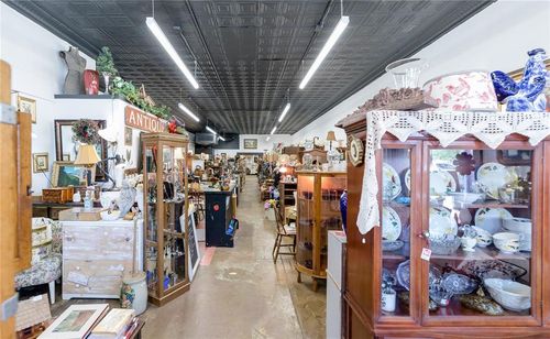 218 W Broadway Ave, Elk City, OK, 73644-4742 | Card Image