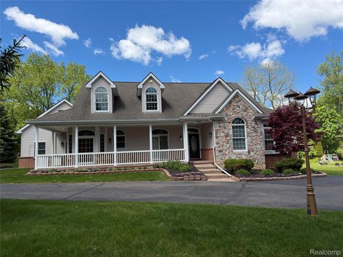 1143 Brewster Rd, Rochester Hills, MI, 48306-3807 | Card Image