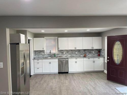 16100 Lappin St, Detroit, MI, 48205-2511 | Card Image