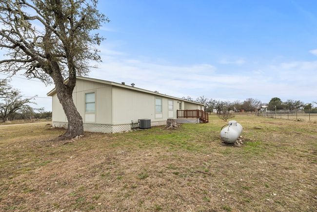 108 Gammenthaler Ln, House other with 3 bedrooms, 2 bathrooms and 1 parking in Harper TX | Image 17
