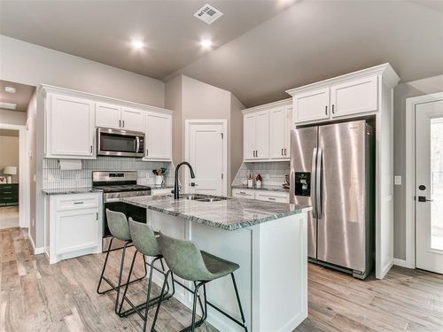 792 Harrison St, Harrah, OK, 73045-9623 | Card Image