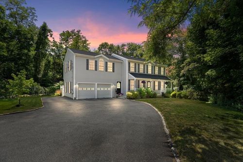 5 Hemenway Ave, Melrose, MA, 02176-6405 | Card Image